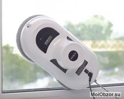 Робот-мойщик на окне